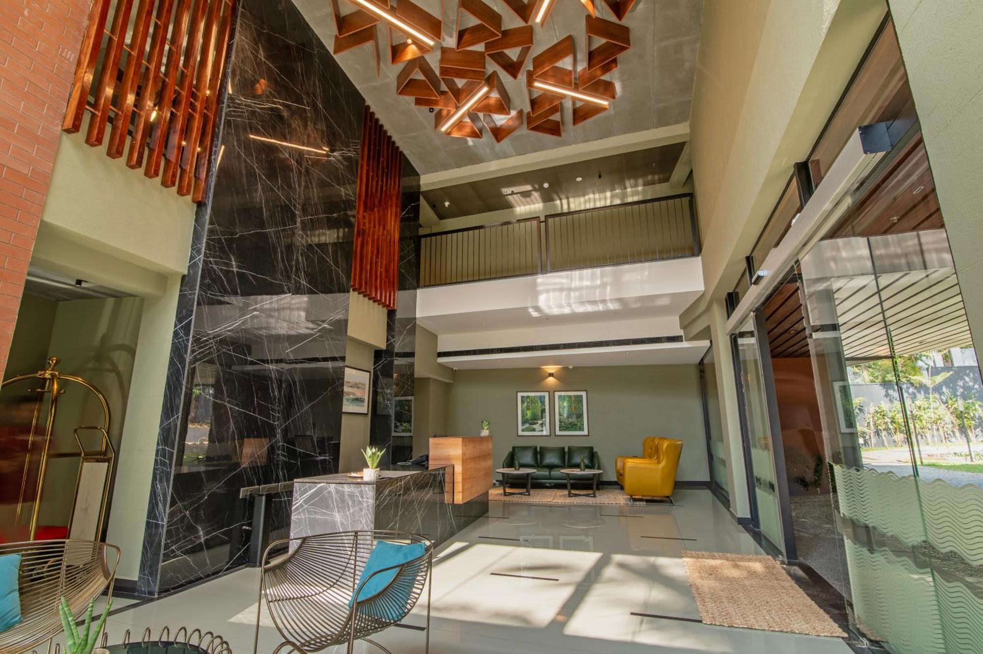 Sterling Athirappilly Hotel Kallana Exterior photo