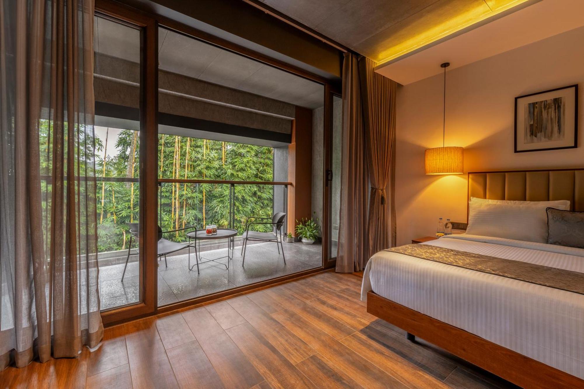 Sterling Athirappilly Hotel Kallana Exterior photo